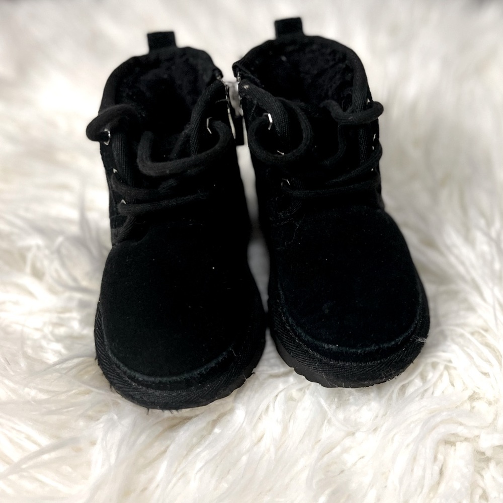 Black toddler neumel ll Ugg size 6